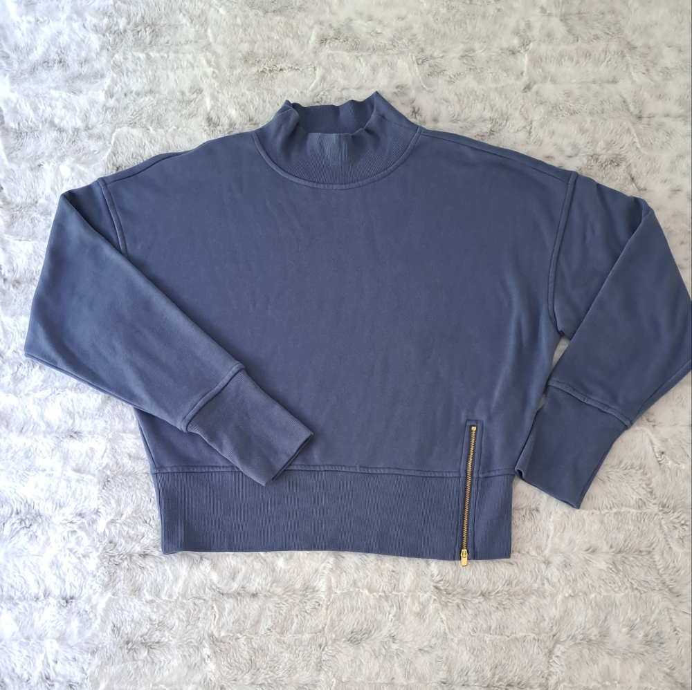Old Navy cropped blue athletic sweatshirt. Size Medium